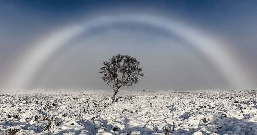 Fotógrafo registra imagem de um arco-íris branco na Escócia